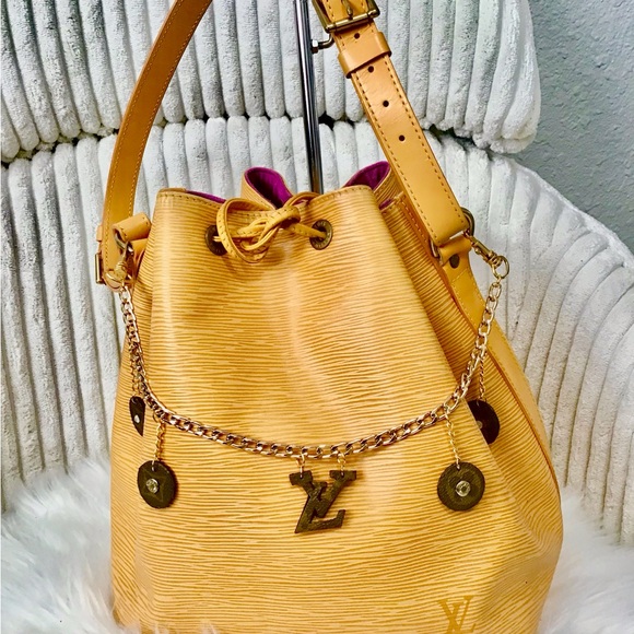 Louis Vuitton Bags - Picture 5 of 16